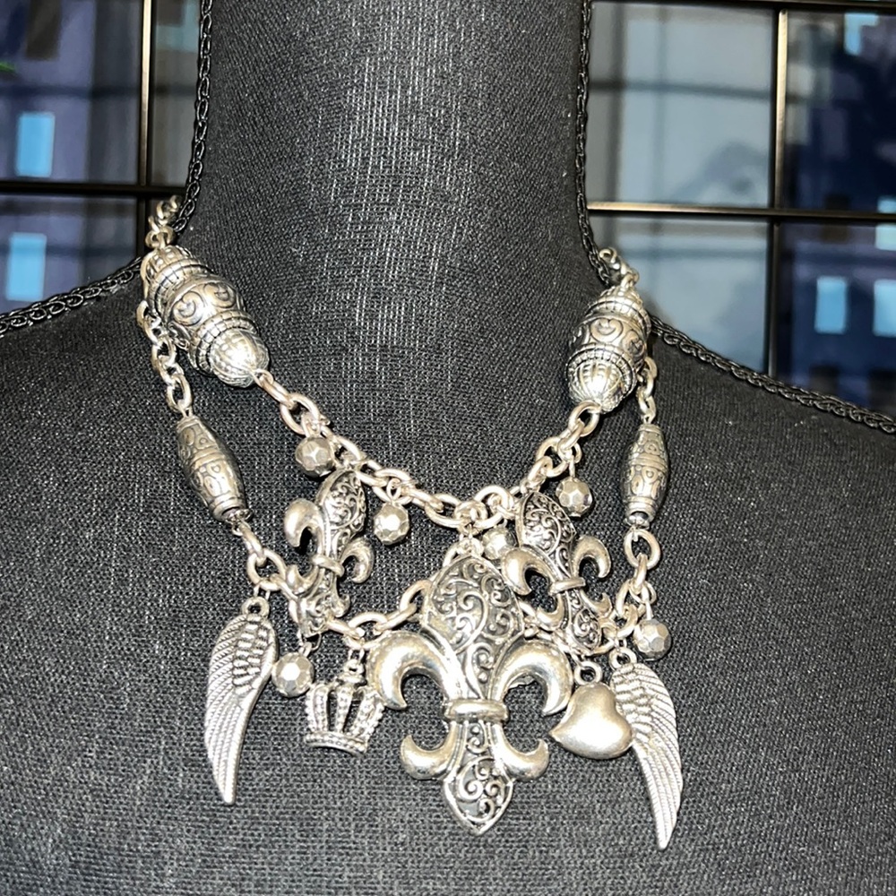 New Boutique Collection Silver Tone Beaded fleur de lis Metal Necklace Earrings